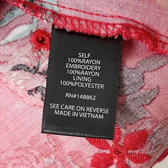 Torrid Red  V-neck Floral Baby Doll Blouse/ NWT size 3 - Picture 10 of 11